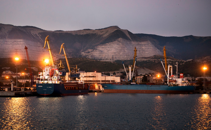 В порту Новороссийска были изъяты незаконно привезенные боеприпасы 