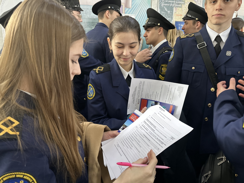 В Ушаковке прошла масштабная «Ярмарка вакансий» 