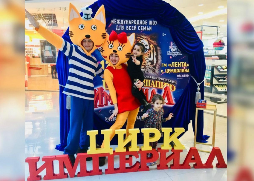 Новороссийцы покатаются на верблюде и полетают под куполом