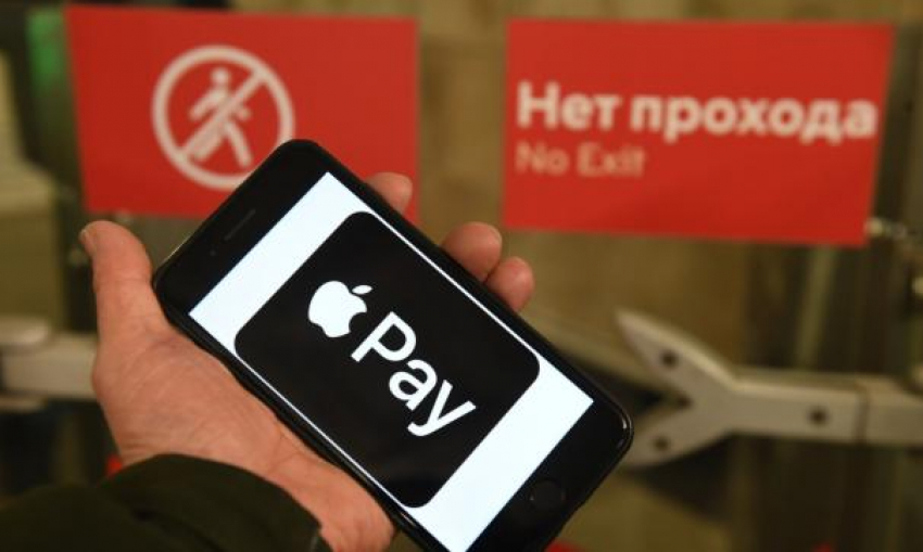 "Стою с телефоном в шоке": жительница Новороссийска не верила в отмену Apple Pay  