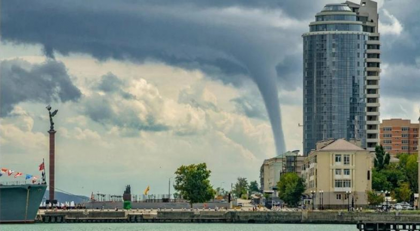 Штормовое предупреждение продлили: сколько дней жителям Новороссийска опасаться непогоды и смерчей