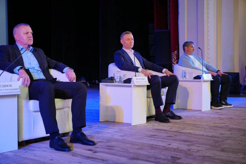 Глава Новороссийска заметил, что не чувствует энергетику позитива в зале от болельщиков «Черноморца»