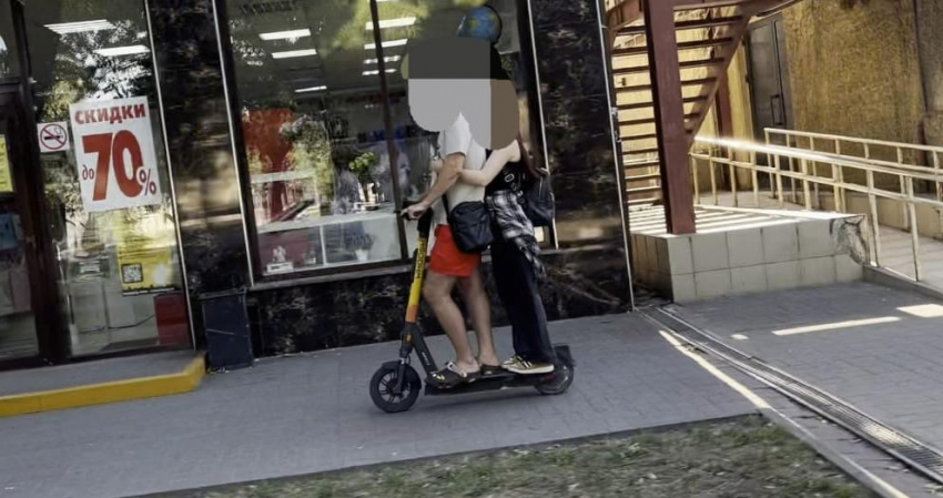 Самокатчики продолжают кататься вдвоем по Новороссийску: штрафы нипочём
