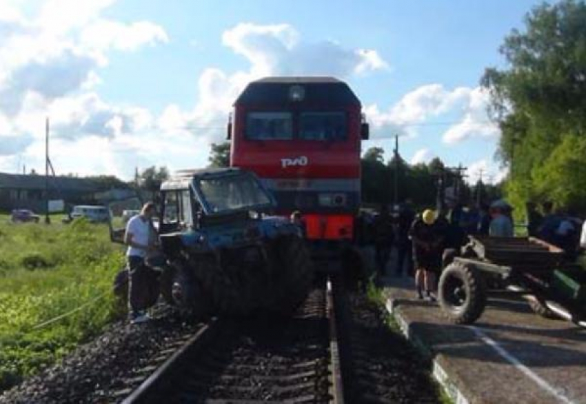 Прокуратура: водитель трактора сам направил его под поезд Новороссийск - Воркута