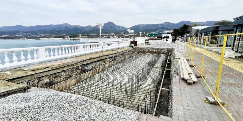 Фонтаны и светодиодная брусчатка: почти 100 млн. рублей направлено на благоустройство набережной в Кабардинке