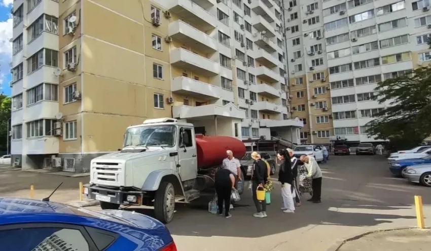 Ждать ли воду вечером? В Новороссийске наполняют резервуары и промывают систему