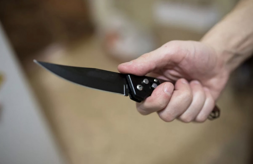 В разгар конфликта достал нож: в Новороссийске ссора близких родственников окончилась больницей