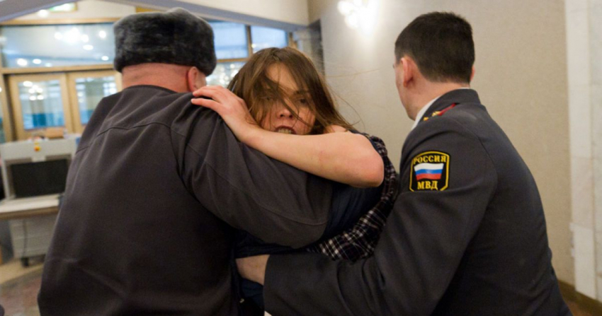 В Новороссийске арестовали женщину, напавшую на врача Скорой помощи