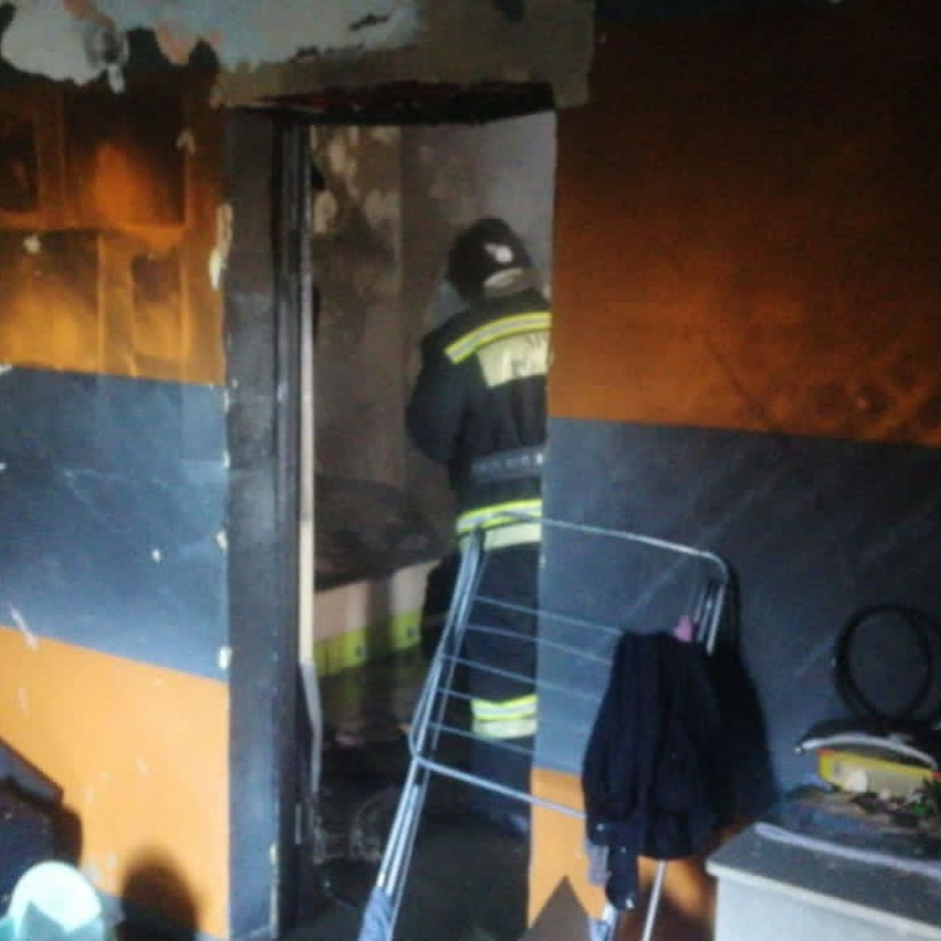 Пожар оставил семью новороссийцев с двумя детьми без крыши над головой