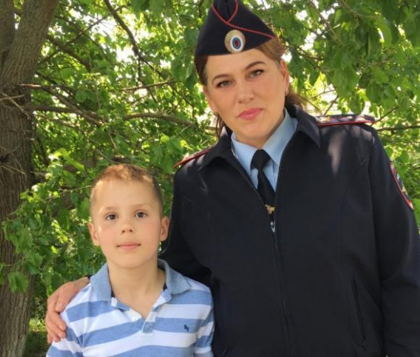 Екатерина Филиппова, старший лейтенант полиции Новороссийска , спасла 9-летнего мальчика  