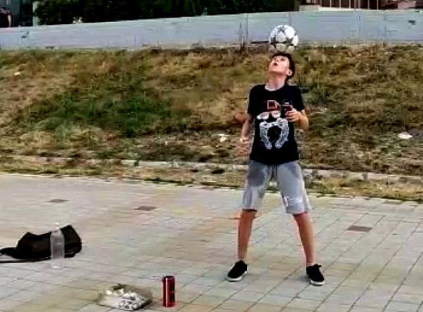 В России есть футбол! Юный новороссиец доказал
