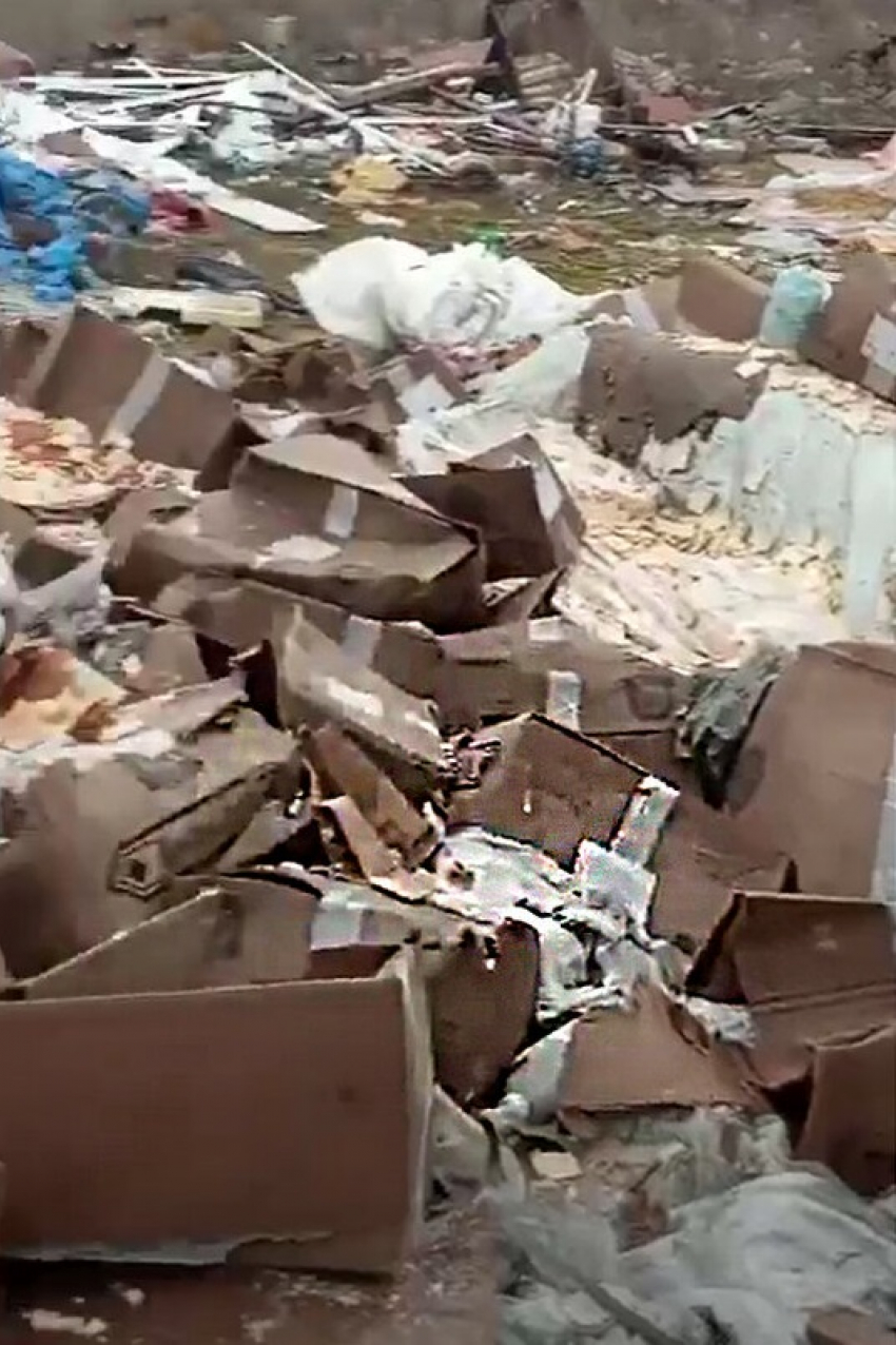 Гумпомощь для солдат СВО перемешали с мусором под Ростовом