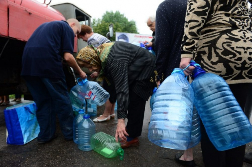 Новороссийцы продолжают бороться за воду 