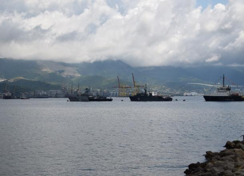 В порту Новороссийска черноморские моряки участвуют в конкурсе «Кубок моря»