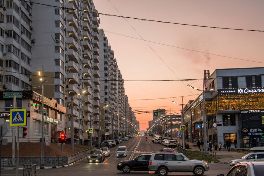 Погода в Новороссийске: облачно с прояснениями, возможна гроза