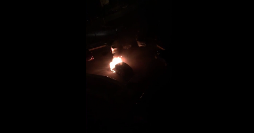 Ночью в Новороссийске неизвестный поджег автомобиль 