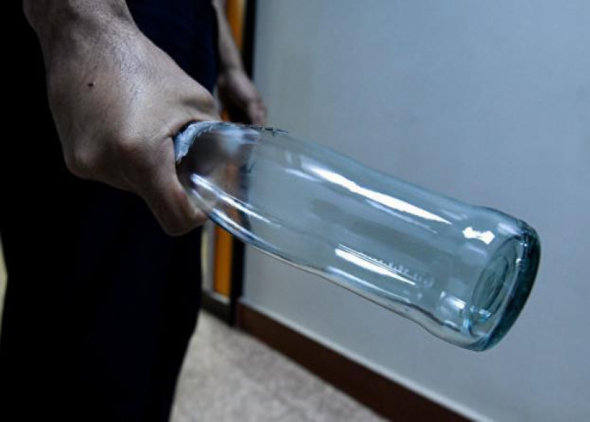 Разбой с бутылкой произошел в Новороссийске