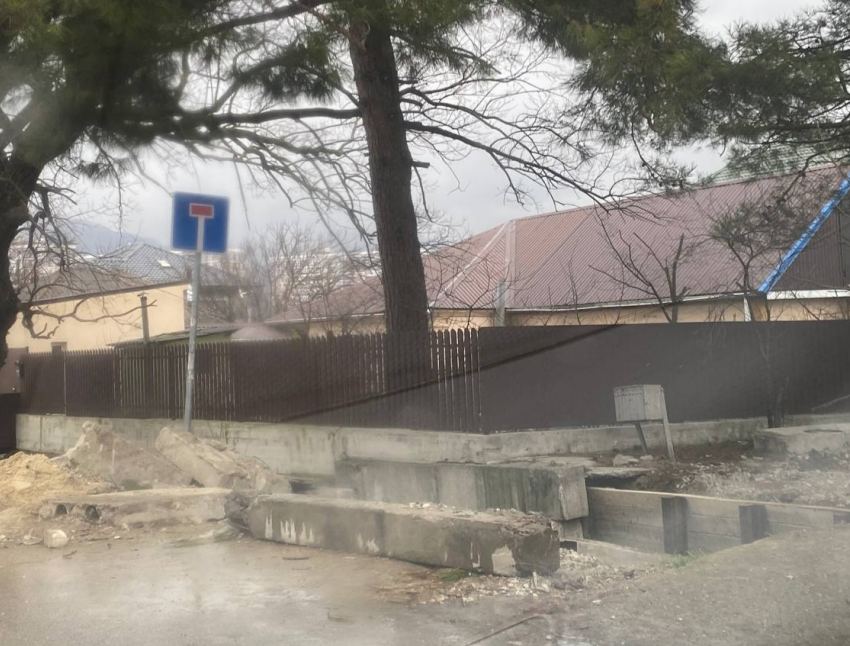 Отремонтировать вновь не успели: что мешает привести в порядок мост в Новороссийске