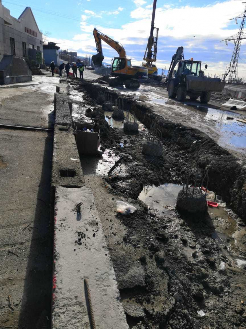 Строительные работы привели к прорыву канализации в Новороссийске 
