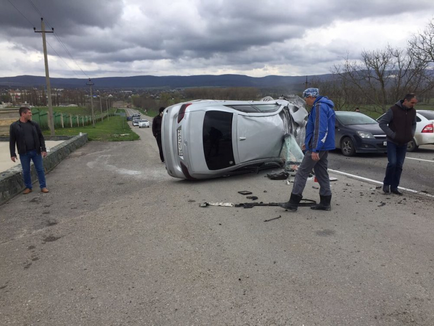 Неудачный маневр автомобиля повлек за собой существенные последствия под Новороссийском