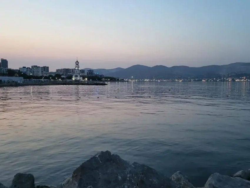 Новороссийцам пожелали приятных снов: стрелять будут до часа ночи