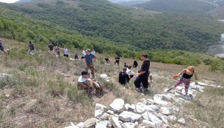 Новороссийцев позвали «перелистнуть» каменный календарь