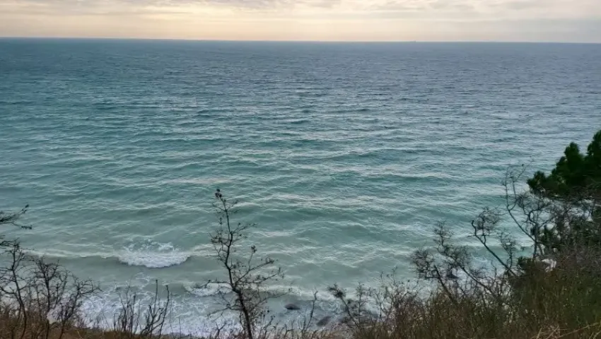 Холодрыга с дождем окружила новороссийцев