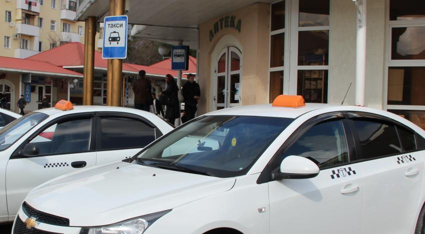 Власти Новороссийска проверили работу такси