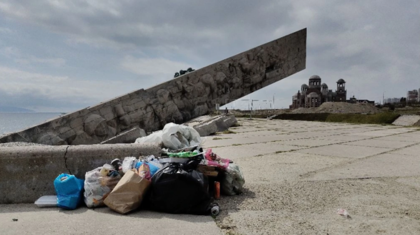 "Какой позор": новороссийцам обидно за мемориал «Малая Земля» в Новороссийске