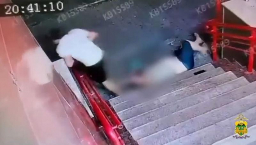 Помощь упавшему прохожему в Новороссийске превратилась в ограбление