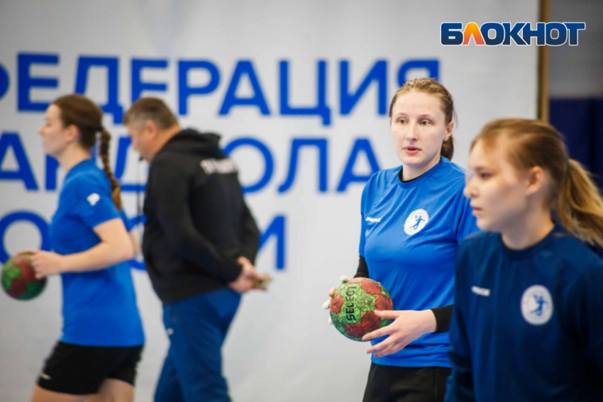 Новороссийский гандбол едет побеждать - поддержать команду можно лично в эти выходные