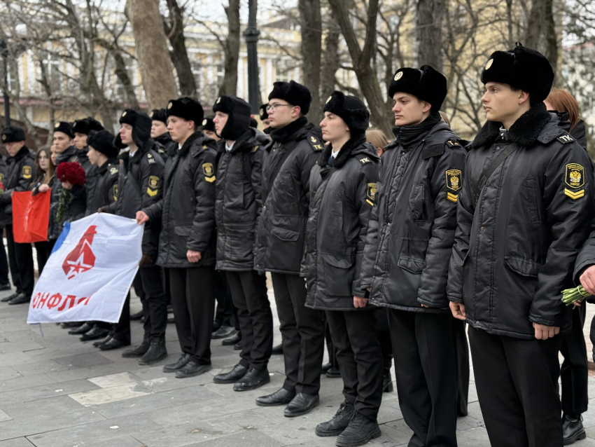 Ушаковцы заступили в почётный караул у Вечного огня, Малой Земли и в Южной Озереевке