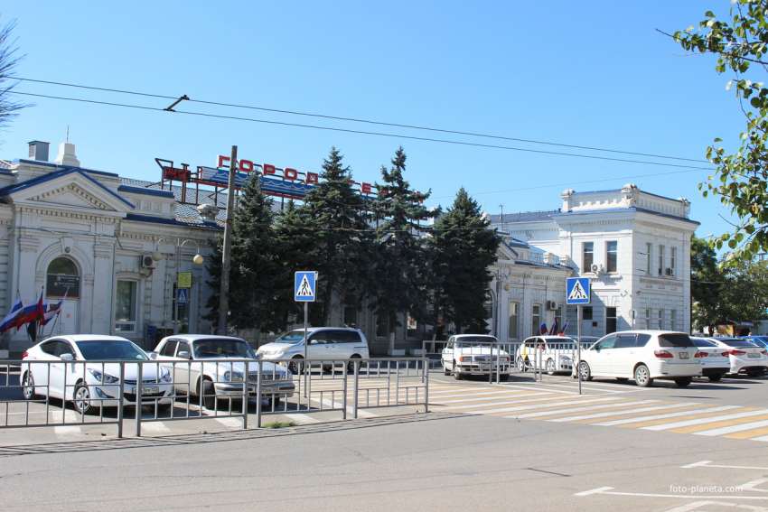 Новороссийцы перестанут отдавать деньги за платную парковку, но лишь некоторые 