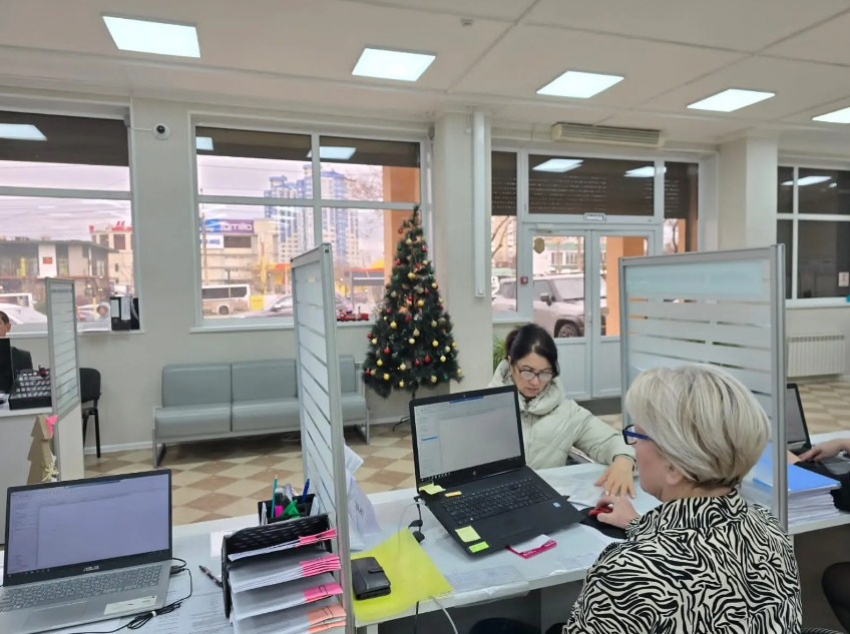 С Новым годом, с новым тарифом: Южный региональный оператор поздравляет новороссийцев с наступающими праздниками