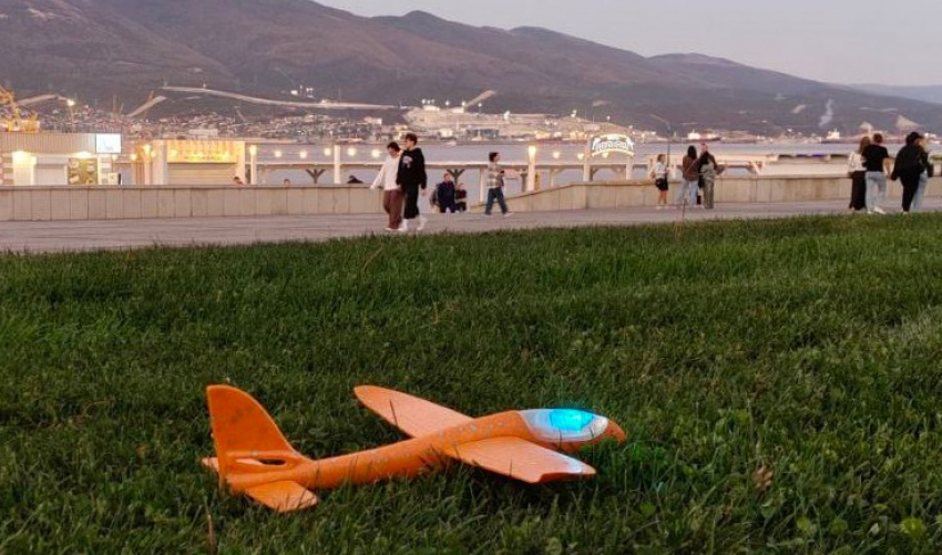 Угроза беспилотников в Новороссийске: аэропорт Геленджика временно не работает, детей не выпускают из школ