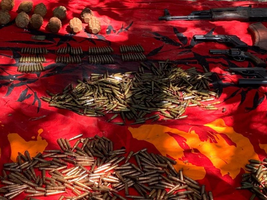 Гранаты, патроны и револьвер: мошенник из Новороссийска организовал склад боеприпасов в гараже 