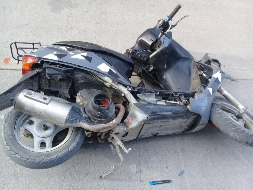 15-летний водитель мопеда устроил ДТП в Новороссийске