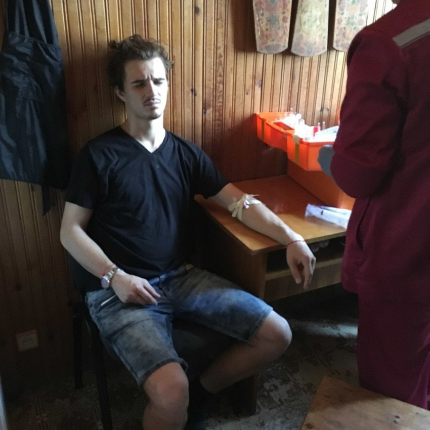 Молодой человек из Тамбова пять суток пролежал  в квартире в Новороссийске с неизвестным заболеванием