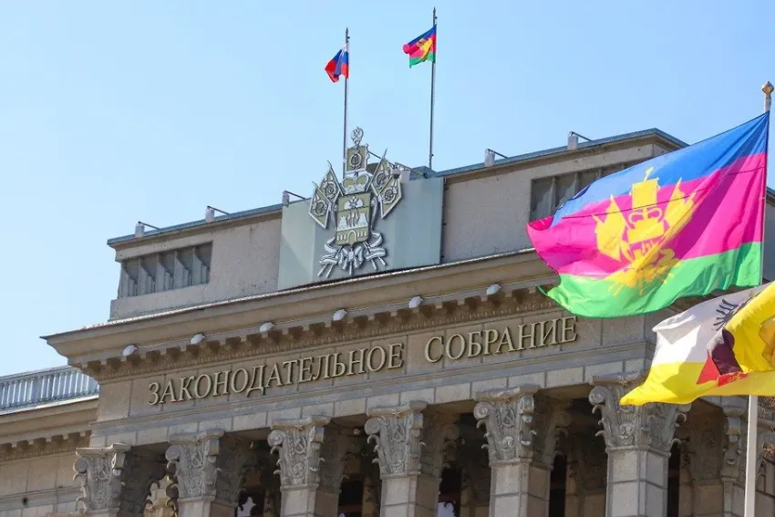 Бесплатная парковка для избранных: кому в Краснодарском крае разрешат парковаться без денег