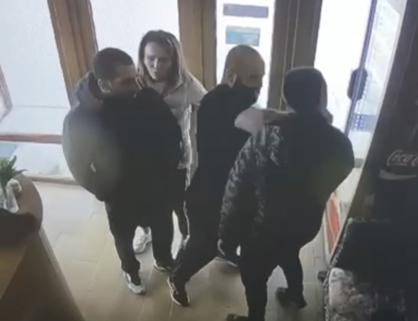 "Весь в крови, множество гематом": жесткая драка произошла на турбазе в Раевской 