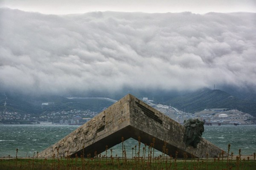 В Новороссийске погода держится на трёх китах: облачно, тучно и беспросветно 