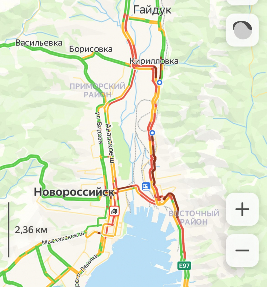 Лучше не выезжать: весь Новороссийск «тонет» в пробках 