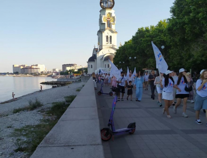 Самокаты в Новороссийске преграждают путь семейному счастью