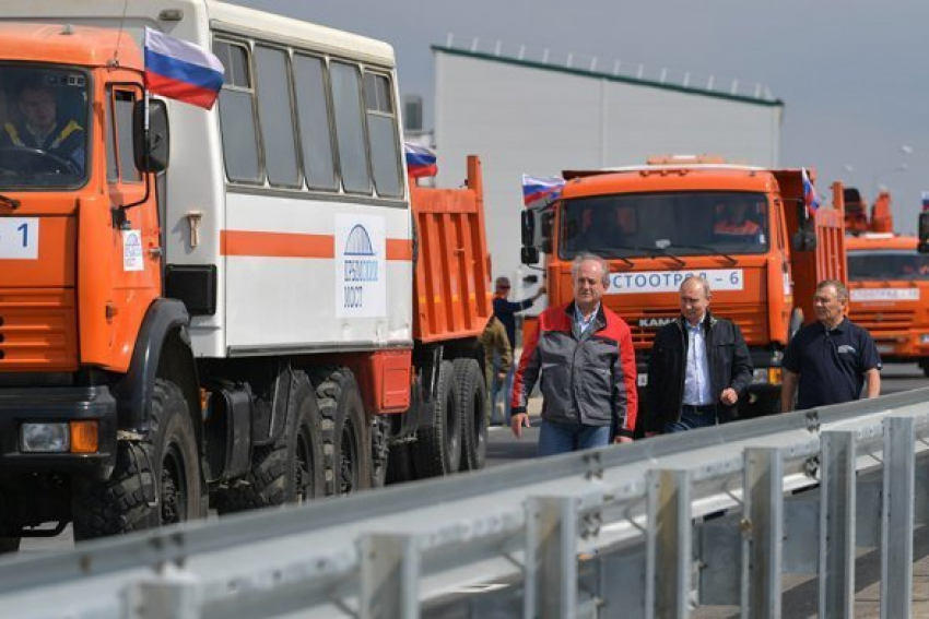 Появилось видео, как Путин на КамАЗе открывал Крымский мост