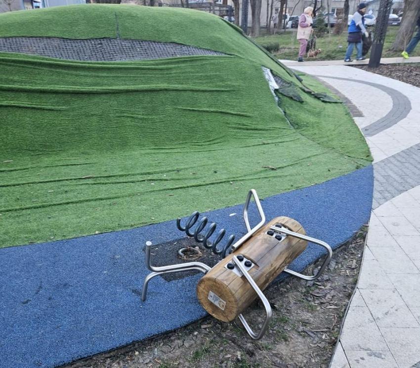 Весеннее обострение: парк Фрунзе пострадал от вандалов в Новороссийске