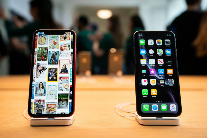 Смартфоны Apple и Samsung: на сколько месяцев хватит запасов