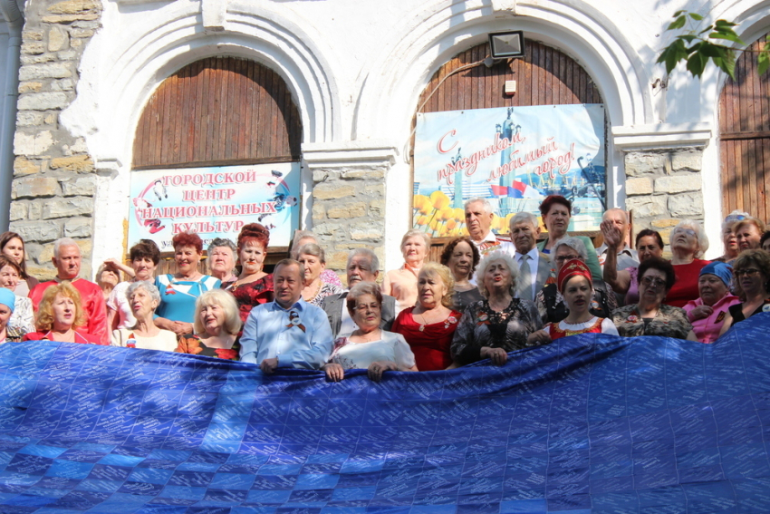 Имена женщин-тружениц тыла напишут на синих платочках в Новороссийске