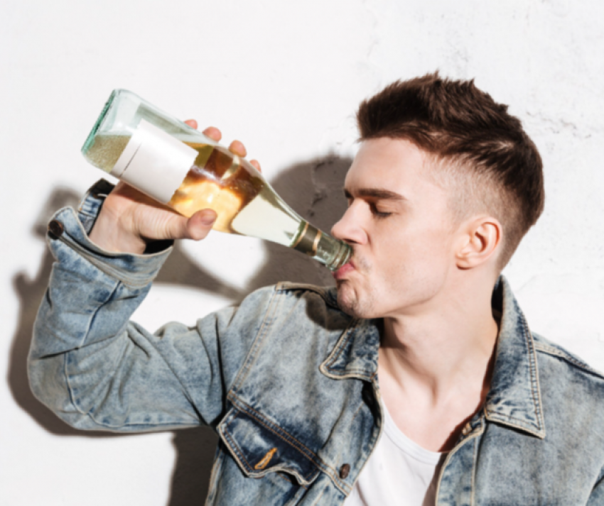 Алкоголь – с 21 года: россиянам хотят поднять возраст продажи алкоголя