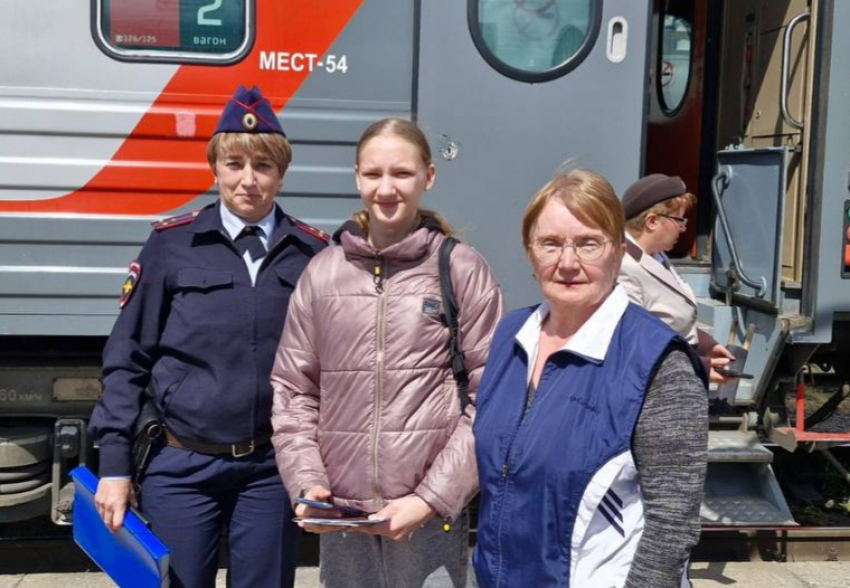 Лейтенант из Новороссийска помогла уехать гостье из Ейска, оставшейся без сумки 