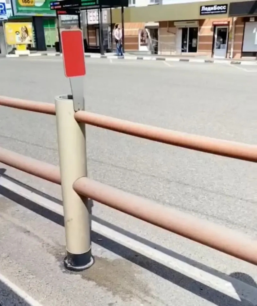 Новороссийца возмутили новые разделители на дороге: «Загон для скота и мусоросборник"